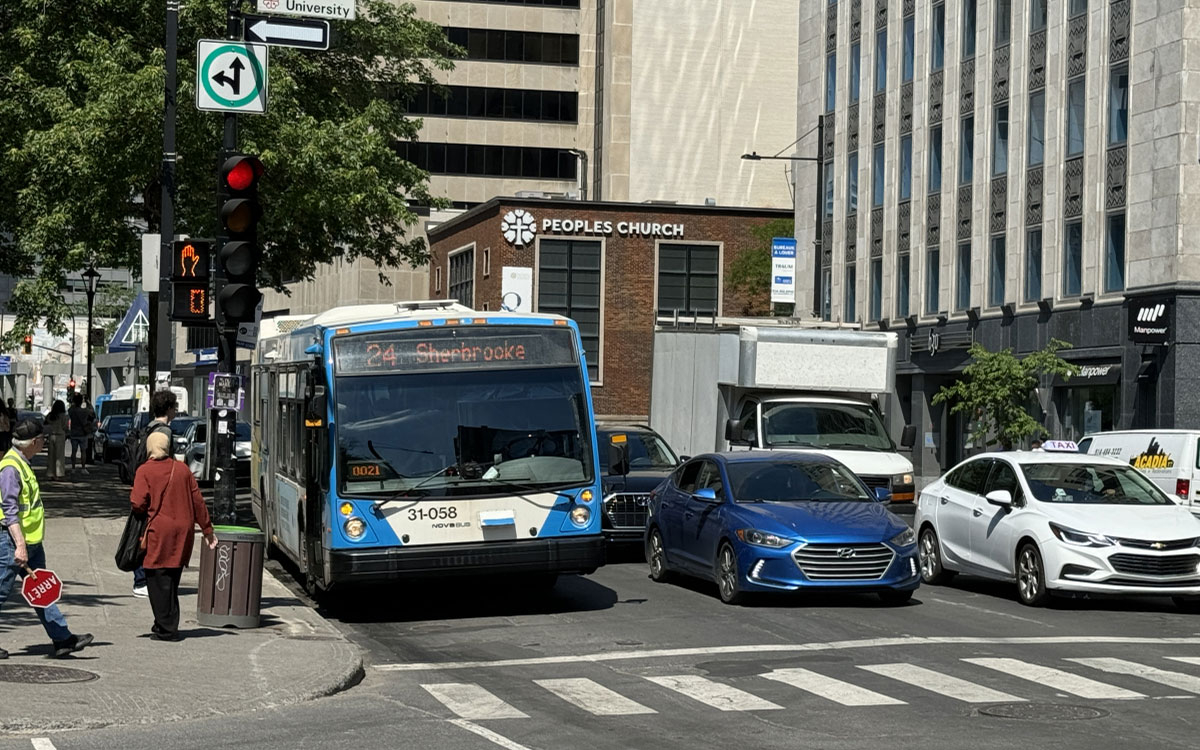 a bus stopped at a traffic light