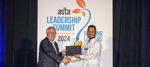 Henry Cordoba Novoa accepts the award on stage at the ASTA leadership summit
