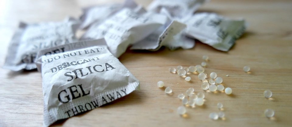 What happens when you eat silica gel?